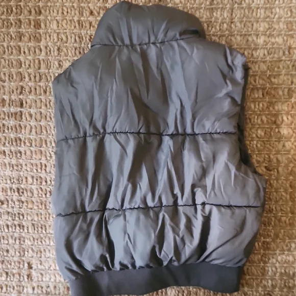 Madden Girl Gray Puffer Vest - Picture 5 of 5